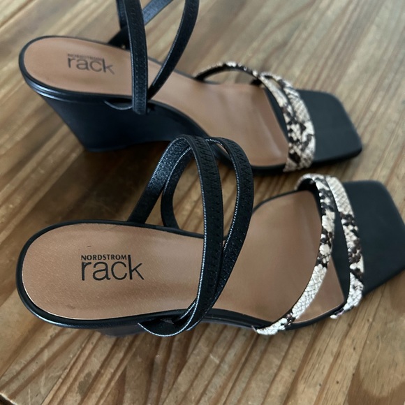 Strappy sandals - Picture 2 of 4